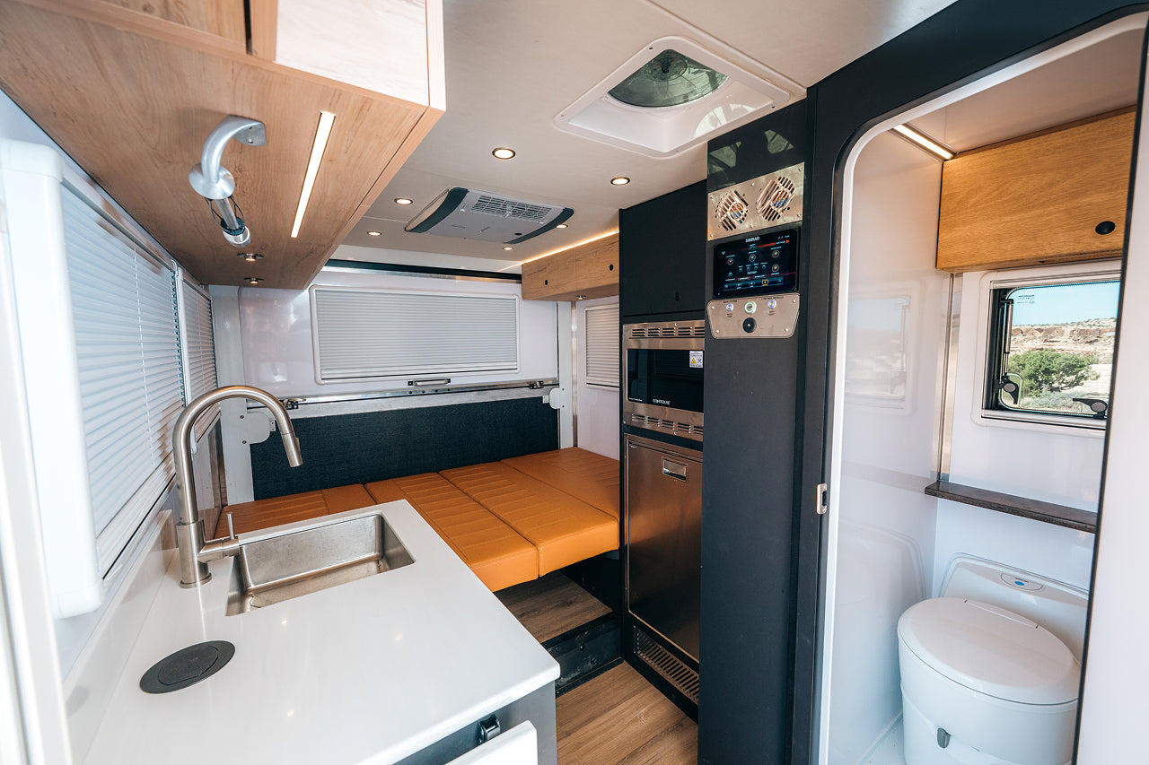 STO Global Expedition Vehicle WILD with back cabin closed